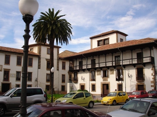 Plaza Caveda y nava