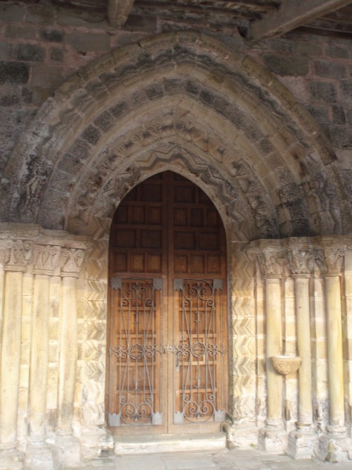 Puerta principal Iglesia San Juan de Amandi